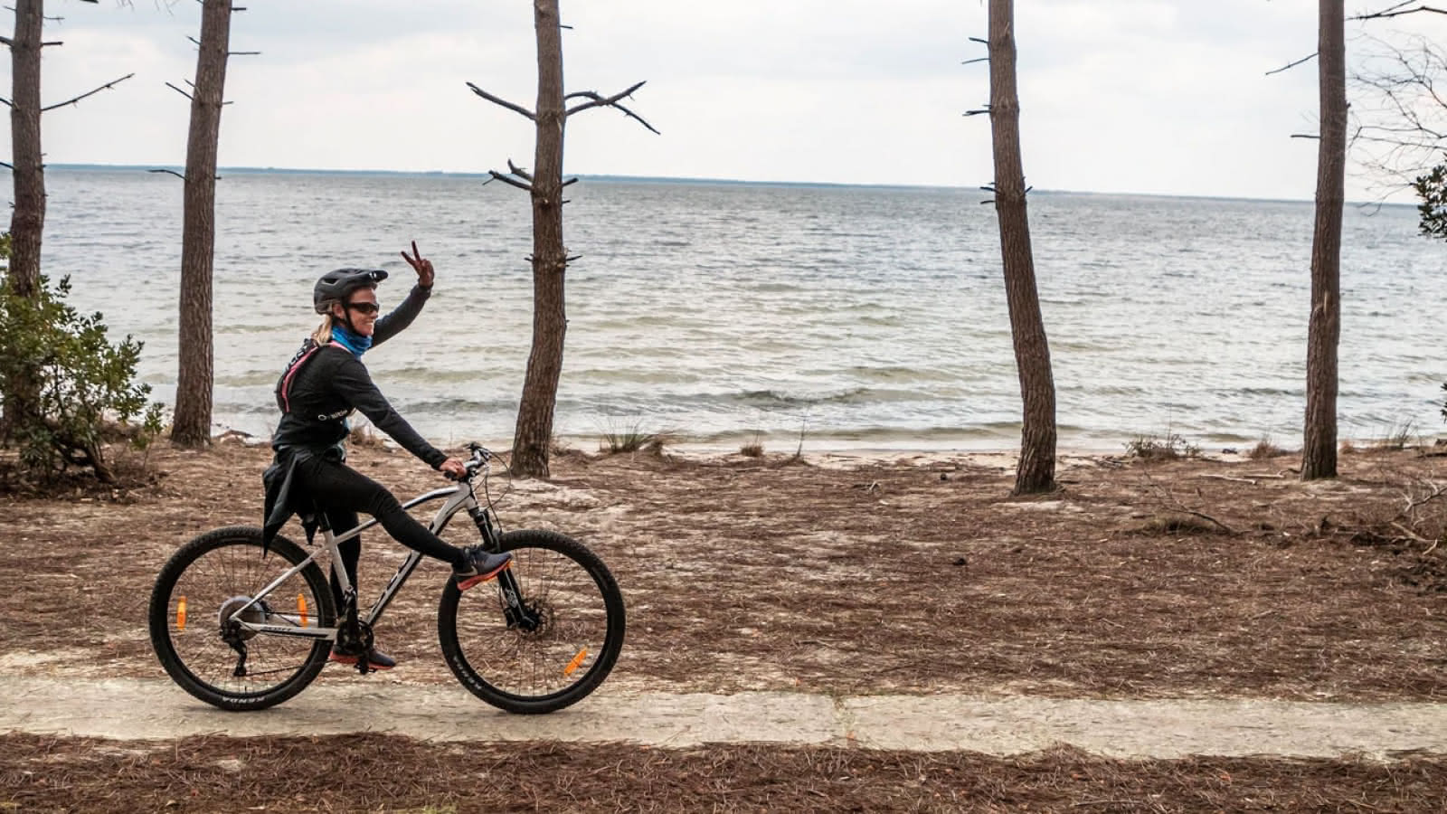 Vélo au bord du lac durant l'Hourcancilloise