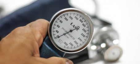 blood-pressure-monitor-3467664-1920